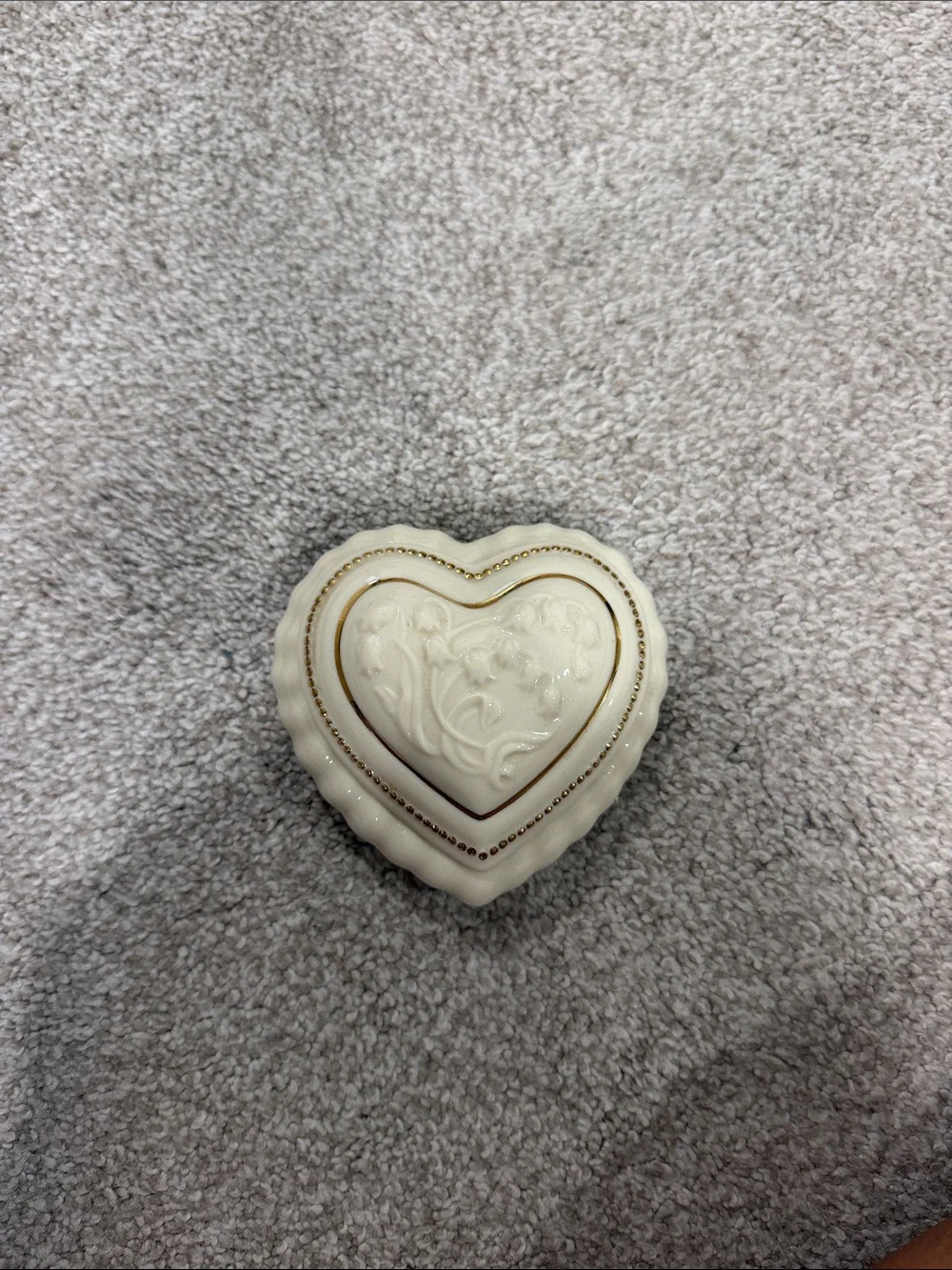 Lenox Cream Heart-Shaped Trinket Box with Gold Accent musical jewelry box